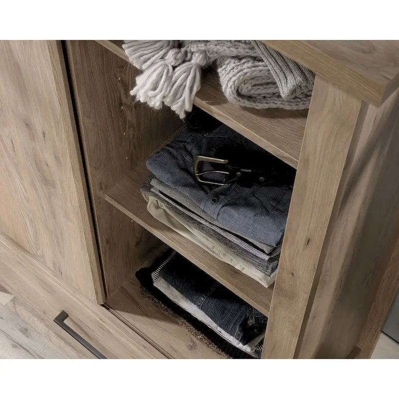 Armoire Summit Station