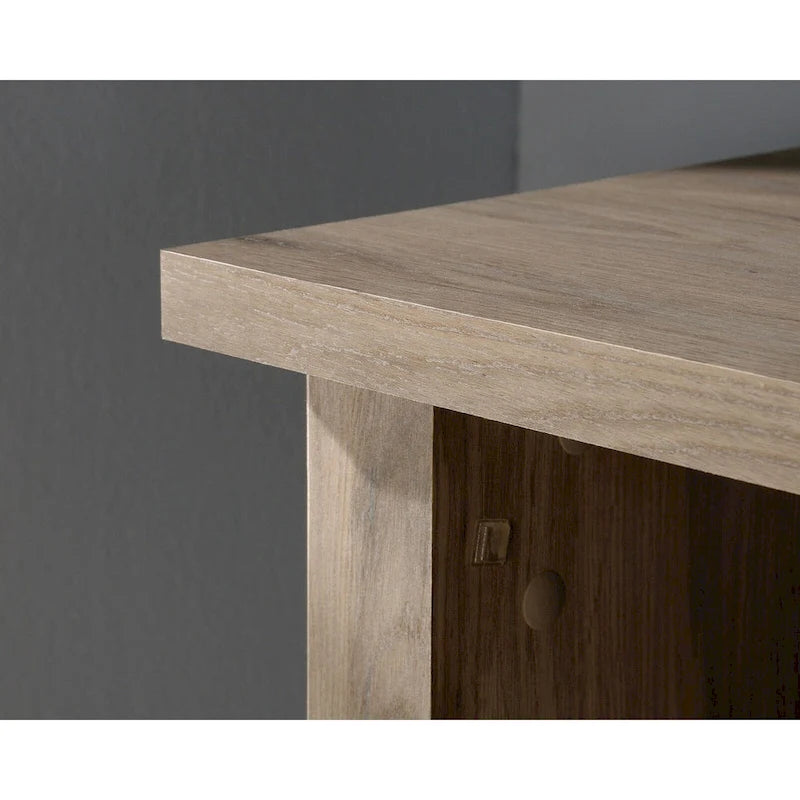 Armoire Summit Station
